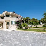 Villa Ella