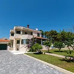 Villa Ella
