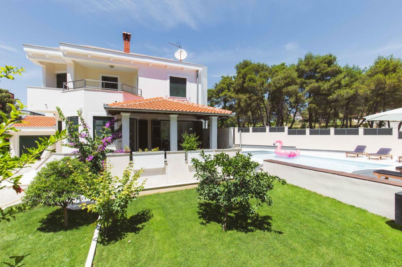 Ella Villa